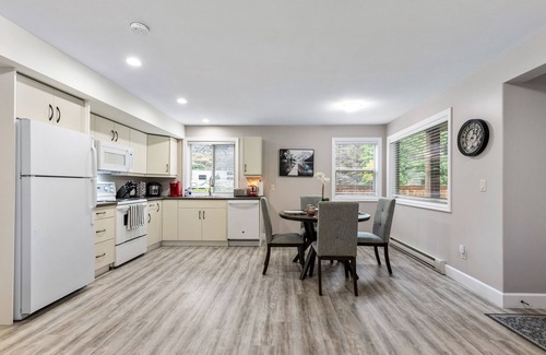 Regional District of Nanaimo House | Mountain and park view! Stylish & Comfortable, Sleep 4