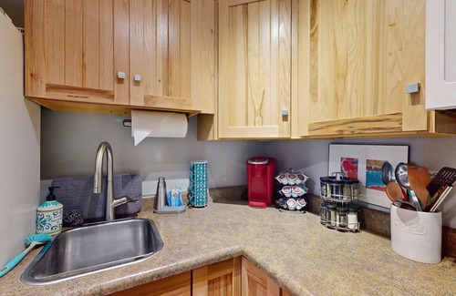 Eagle Apartment | Mountain apartment close to adventure, with shared fire pit, gym, and BBQ