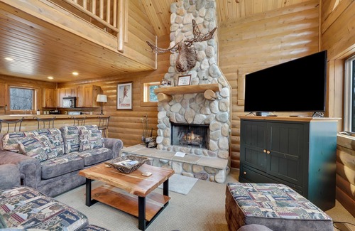 Boyne Falls Cabin | Mountain Cabin 816 | Monument Golf Course | Deer Lake | Boyne Mountain Resort