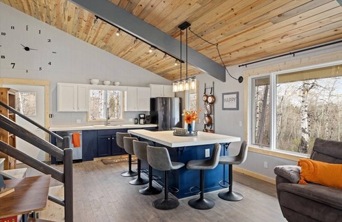 Red Lodge Cabin | Mountain Cabin - Close to Town - Pups Welcome