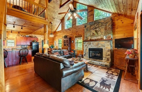 Murphy Cabin | Mountain Cabin Near Town! Amazing Views! DISCOUNTS-7+ Nights, Military & More!