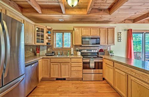 Lake Ariel House | Mountain Cabin with Deck Near Year-Round Recreation!