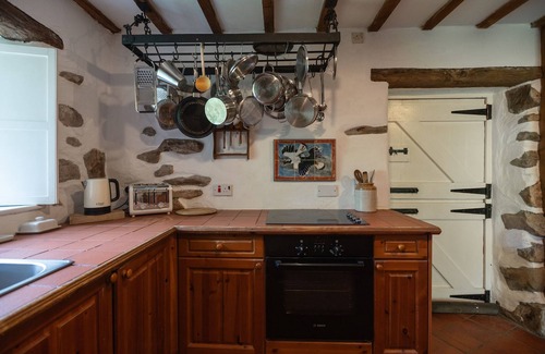 Rhyd-y-clafdy Cottage | Mountain Cottage - sleeps 7 guests in 3 bedrooms