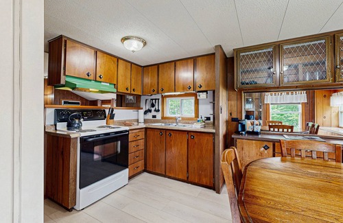 Lincoln Cottage | Mountain cottage with private chimnea, W/D, off-site amenities - great location