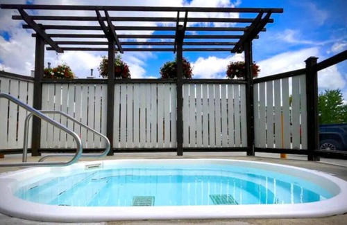 East Kootenay Apartment | Mountain Edge Resort Inn by StayIn
