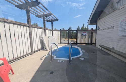 East Kootenay Apartment | Mountain Edge Resort Inn by StayIn