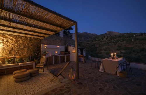 Canillas de Aceituno House | Mountain refuge next to the Sierra de Tejeda Natural Park