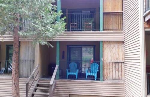 Pinecrest Apartment | Mountain Getaway condo