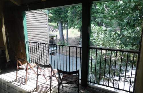Pinecrest Apartment | Mountain Getaway condo
