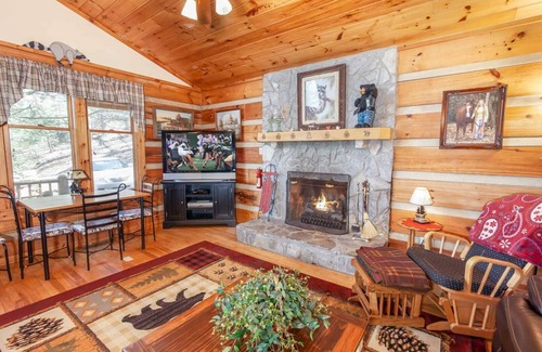 Foscoe Cabin | Mountain Getaway in Convenient Location