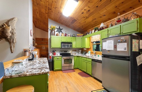 Foscoe Cabin | Mountain Getaway in Convenient Location