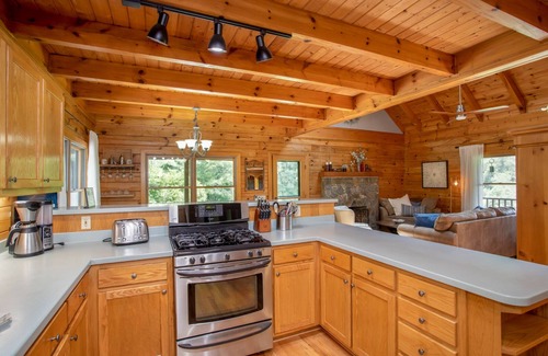 Boone Cabin | Mountain Getaway in Fantastic Location