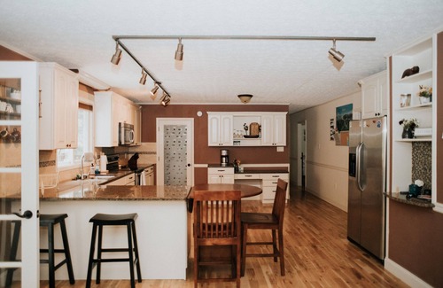 Ridgecrest Cottage | Mountain getaway in Black Mtn/Close to Asheville - PET FRIENDLY
