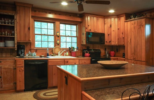 Black Mountain Cottage | Mountain Getaway at Montreat! Wyck Road Cottage - Event Friendly!