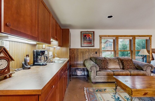 Estes Park Cabin | Mountain getaway with separate bunkhouse, deck, & trail access