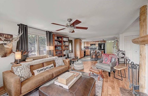 Richmond Hill Corridor House | Mountain Haven-Hot Tub+Pikes Peak+Red Rocks+Serene