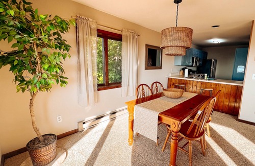 Sugar Mountain Condo | Mountain Haven with Jacuzzi & Fireplace: Spectacular Views in Sugar Mountain, NC