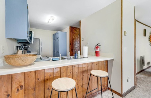 Sugar Mountain Condo | Mountain Haven with Jacuzzi & Fireplace: Spectacular Views in Sugar Mountain, NC