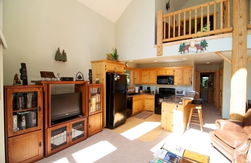 Klamath Falls Cabin | Mountain Home near Lake of the Woods, Ashland and 1 hour to Crater Lake
