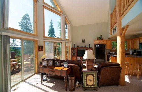 Klamath Falls Cabin | Mountain Home near Lake of the Woods, Ashland and 1 hour to Crater Lake