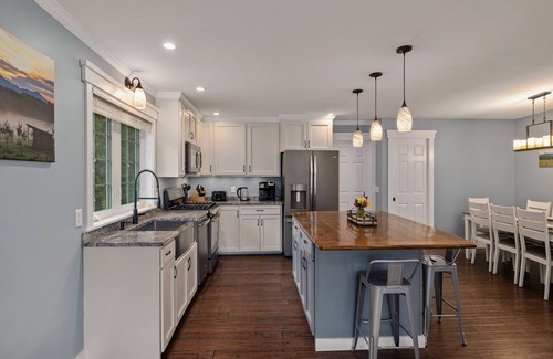 Jeffersonville House | Mountain home with theater space, game room & gym