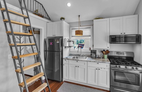 Thomas Cabin | Mountain Koru Near Trails & Town 2 Bedroom Cabin