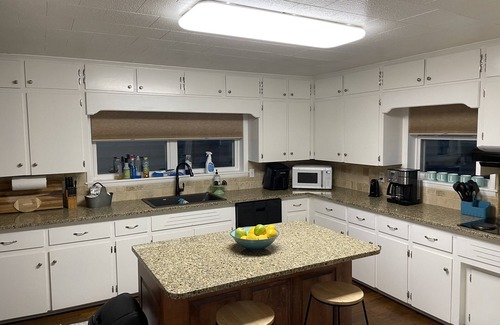 Scottsboro House | Mountain Lakes Lodge - Sleeps 11, 2 King beds, 3 Double Beds, Futon, 3 Bathrooms