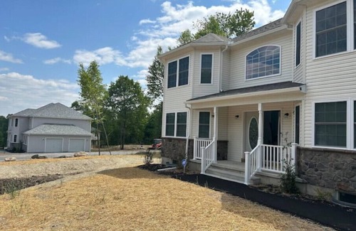 East Stroudsburg House | Mountain luxury