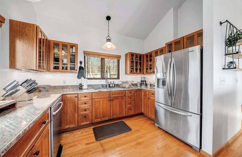 Kabletown Cabin | Mountain Luxury - Hot Tub, Amazing Views & More!