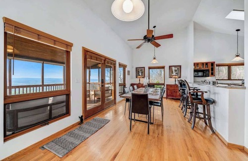 Kabletown Cabin | Mountain Luxury - Hot Tub, Amazing Views & More!