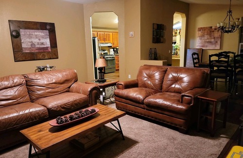 Payson House | Mountain Meadows - 3 Bd 2 Ba home - Private Deck, Jacuzzi, Pets Welcome!