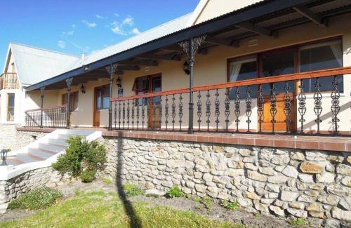 Betty's Bay House | Mountain Mist