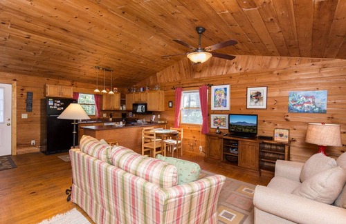 Blowing Rock House | Mountain Muse 1BR/1BA Log Cabin near Blowing Rock