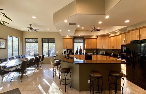 Ocotillo Hills House | “MOUNTAIN OASIS” City Views-Spa-Pool-Hiking-Game room-lots of gathering spaces!