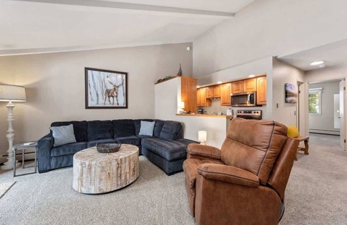 Estes Park Condo | Mountain Pines Chalet: Nestled along Fall River