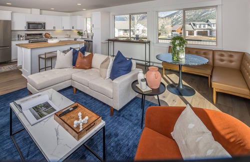 Porcupine Park House | Mountain Retreat: private sauna + hot tub and stunning 365 views - Sleeps 10!