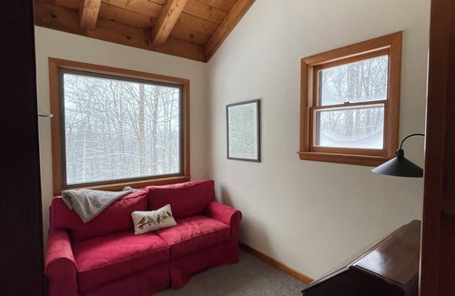 Andover Ski Chalet | Mountain retreat on 10 acres. 11 mins to Okemo, 15 mins to Plymouth State Park.