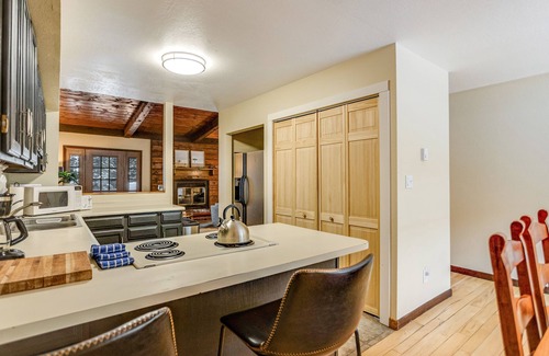 Intermountain Condo | Mountain Retreat Townhome on Bus Route with a Private Deck & Covered Parking