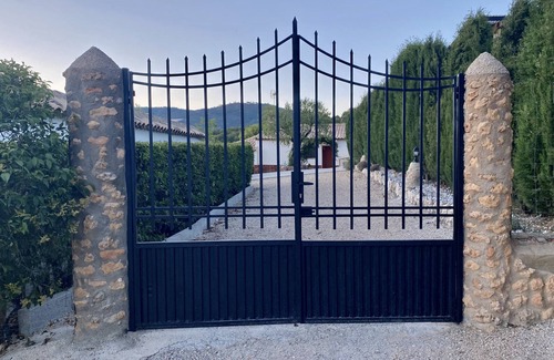 Campocamara Cottage | Mountain Retreat with Quality Materials, Sleeps 11, Sierra de Cazorla