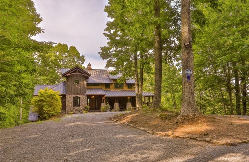 Talking Rock Cabin | Mountain Top Lodge | Ellijay, GA