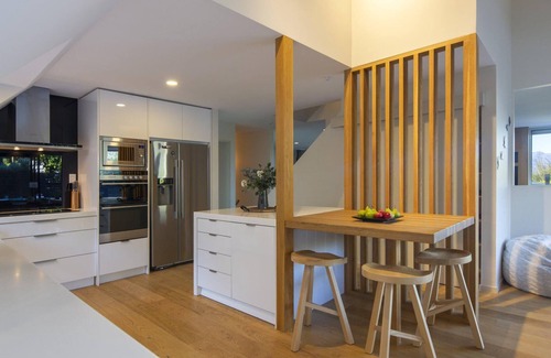Queenstown House | Mountain Utopia | Entertainers Haven | Spacious with Mountain Lake Views
