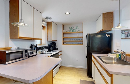 Thornton Condo | Mountain view, 2-story condo with heated pools, hot tubs, gym & game room