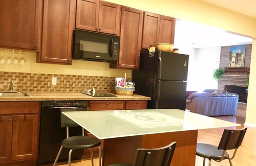 Johnson City House | Mountain view & city lights.Close to Bristol, Jonesborogh, Gatlinburg, B&B type
