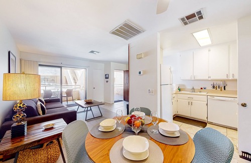 Downtown Palm Springs Condo | Mountain view condo blocks from downtown with pool, tennis & pickleball