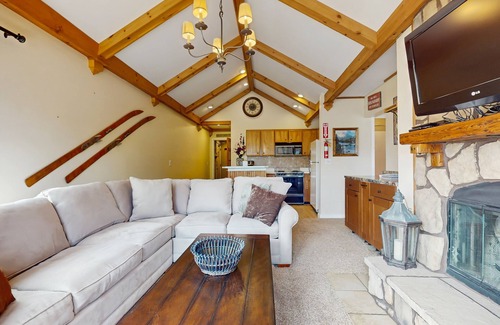 West Dover Condo | Mountain view condo w/fireplace, shared hot tub, pool, sauna, tennis & shuttle