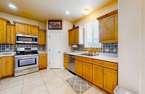 Cedar City House | Mountain view dog-friendly home with enclosed yard, jetted tub, desk, grill, AC
