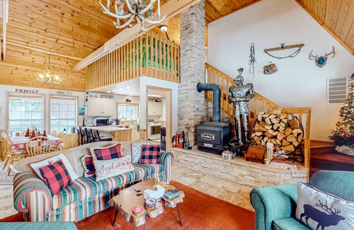 Liberty House | Mountain-view, dog-friendly abode with grill & W/D - near outdoor recreation