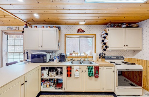 Liberty House | Mountain-view, dog-friendly abode with grill & W/D - near outdoor recreation