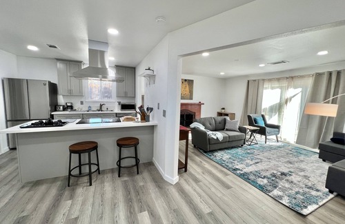 Thousand Oaks House | Mountain View Entire House 4Rooms 3Baths