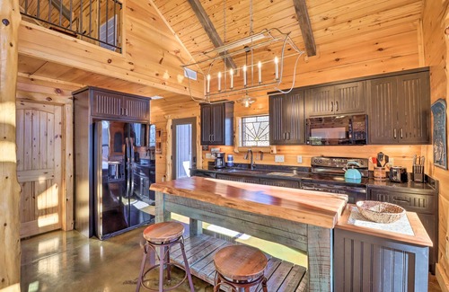 Mountain View Cabin | Mountain View Hideaway w/Outdoor Fireplace!